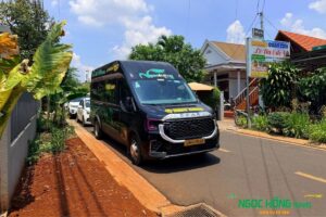 Xe limousine 16 chỗ đi tour Đà Lạt