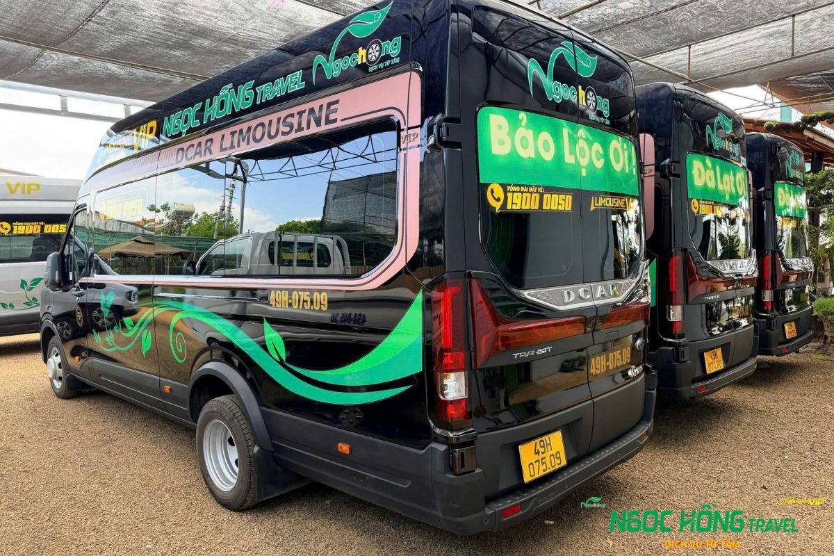 Xe limousine 16 chỗ đi tour Đà Lạt