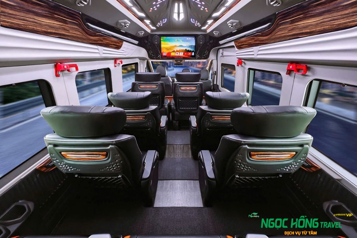 Xe limousine 16 chỗ đi tour Đà Lạt
